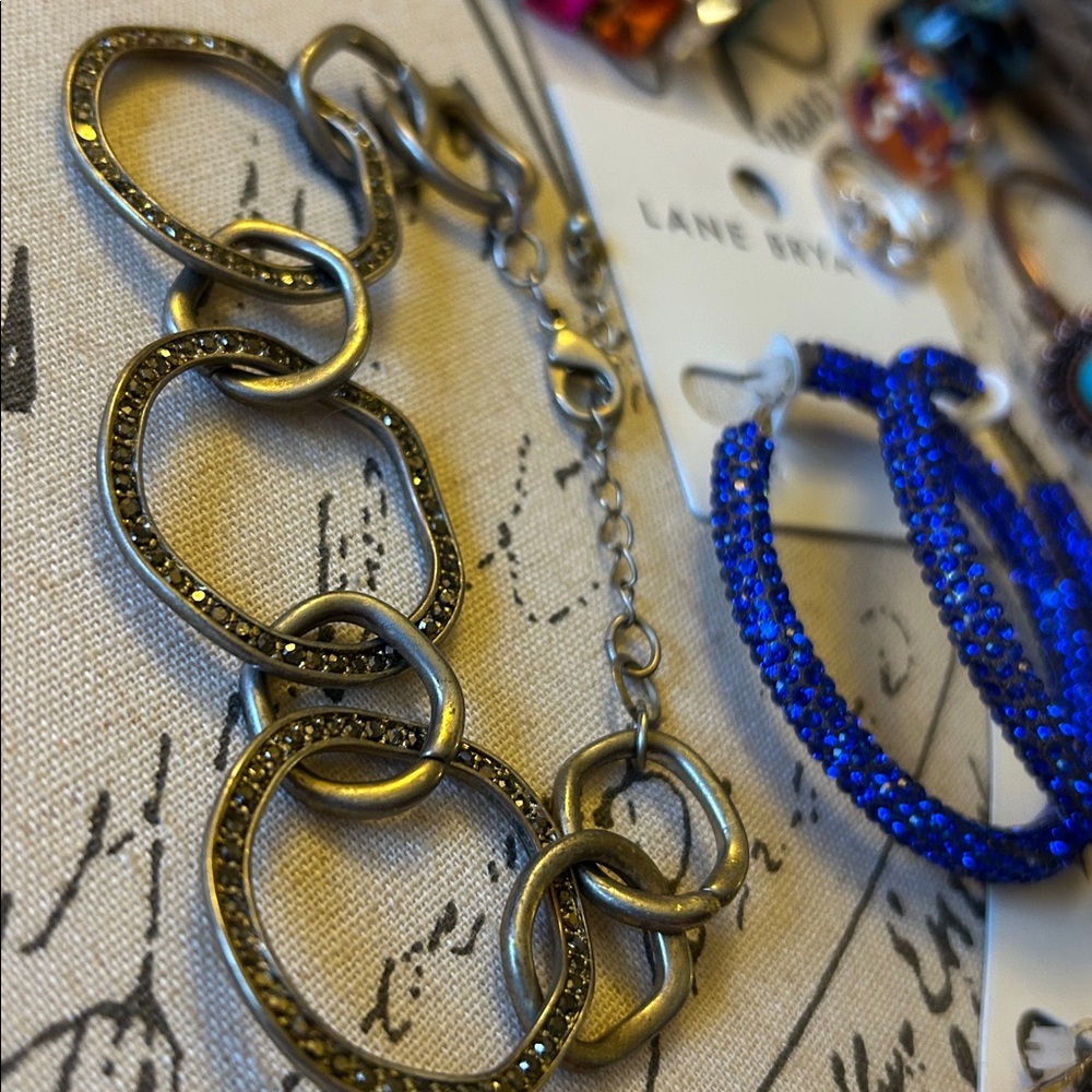 Lot of 13 Pieces of Jewelry 5 Earrings 3 Rings 5 Bracelets Chic Vibrant Boho - Picture 5 of 17